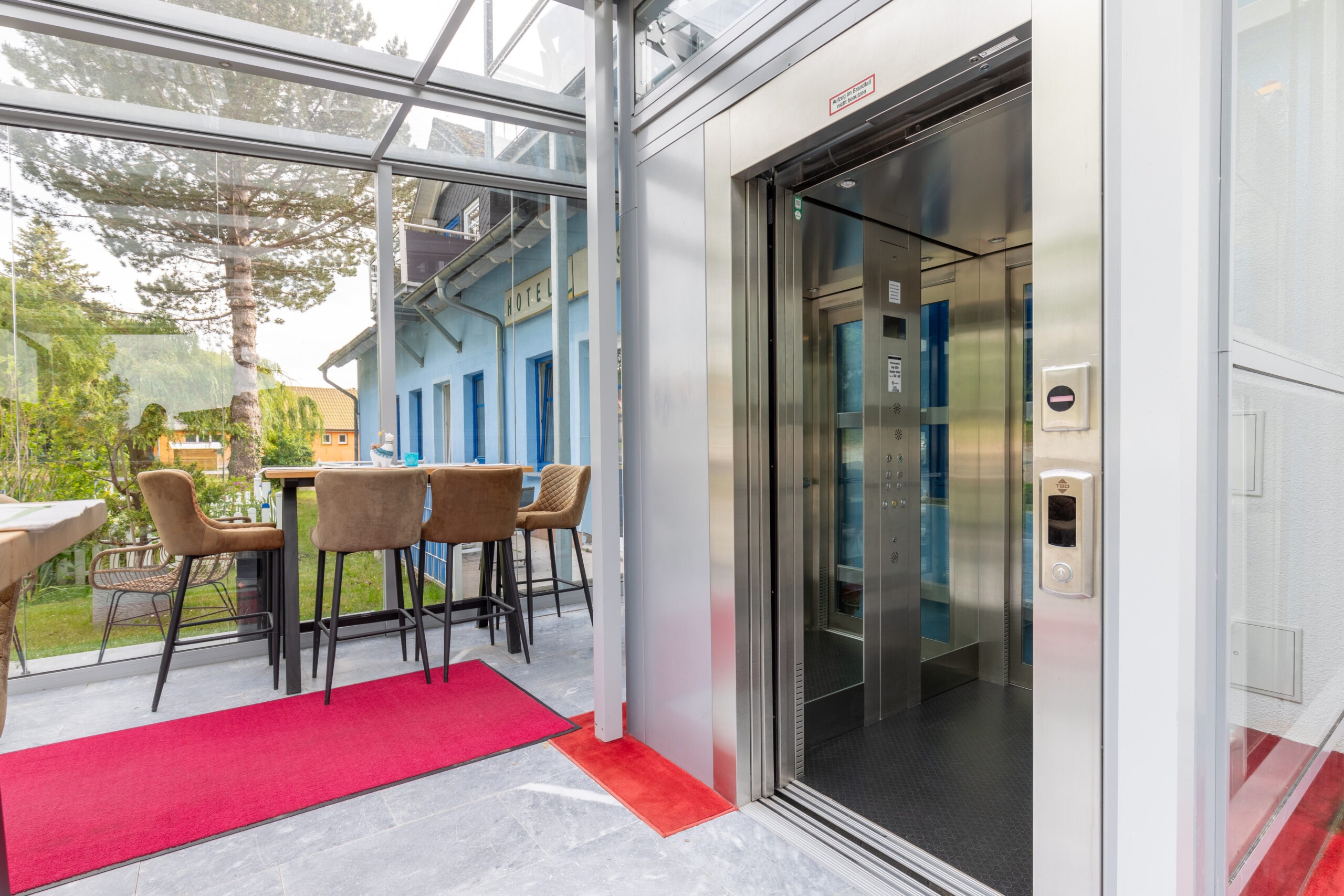 Barrierefreier Aufzug im Hotel Klaus Störtebeker in Jarnitz bei Ralswiek