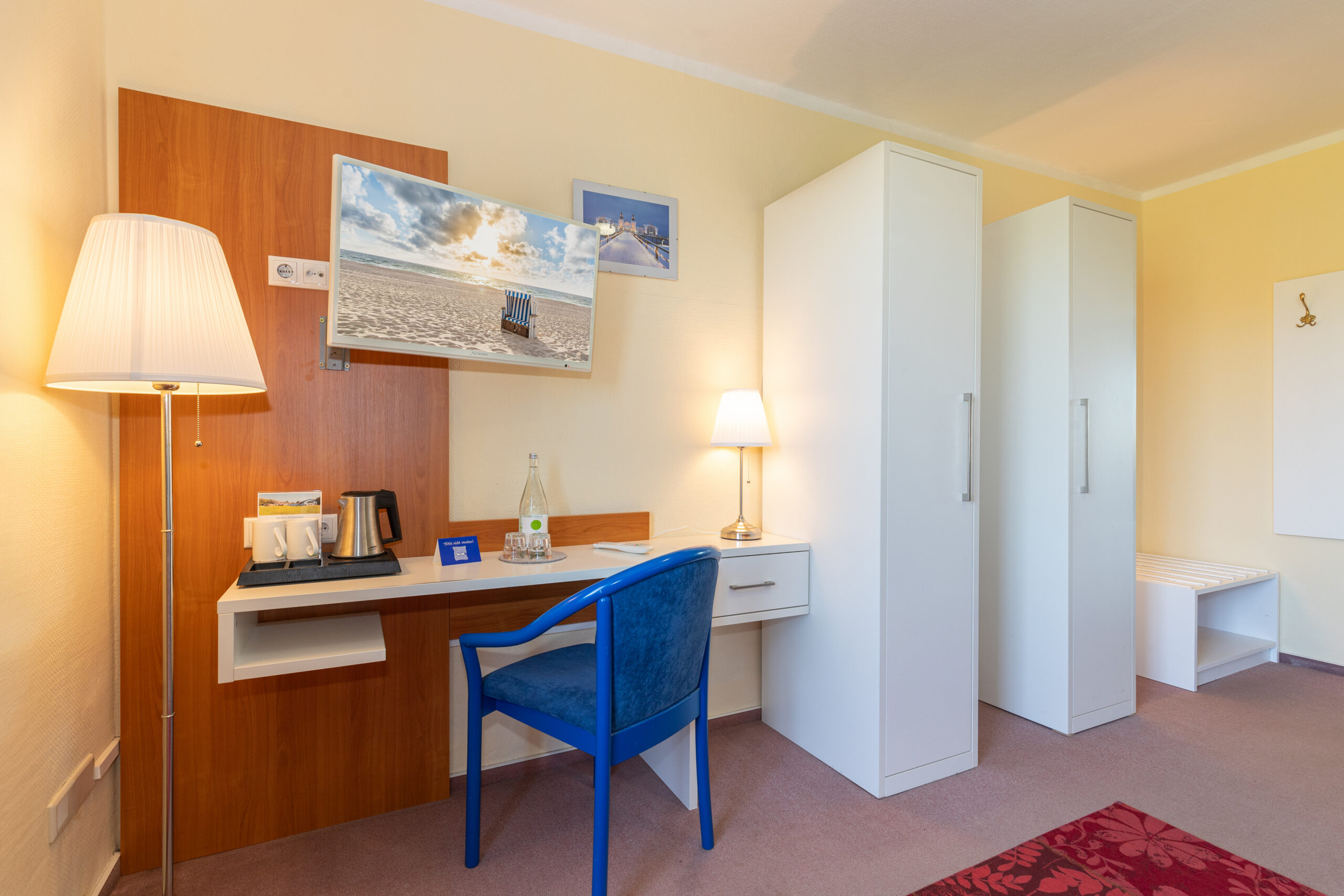 Zimmerausstattung im Hotel Klaus Störtebeker in Jarnitz bei Ralswiek