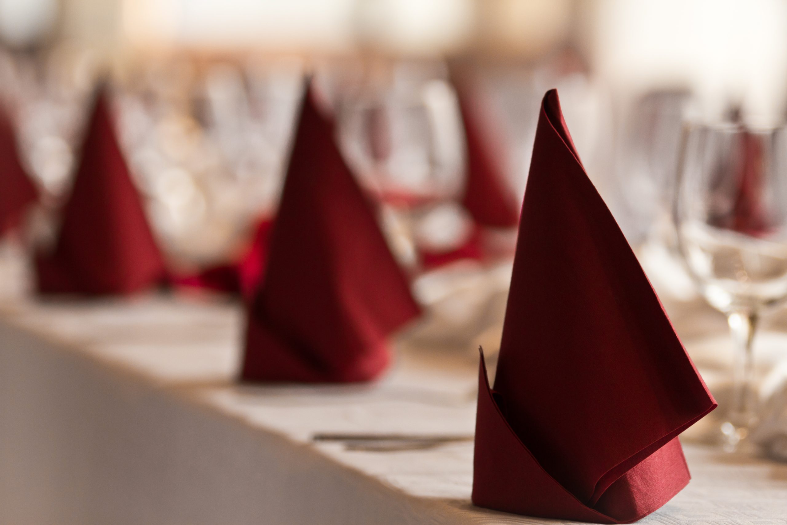 Gedeckter Tisch im Hotel Klaus Störtebeker